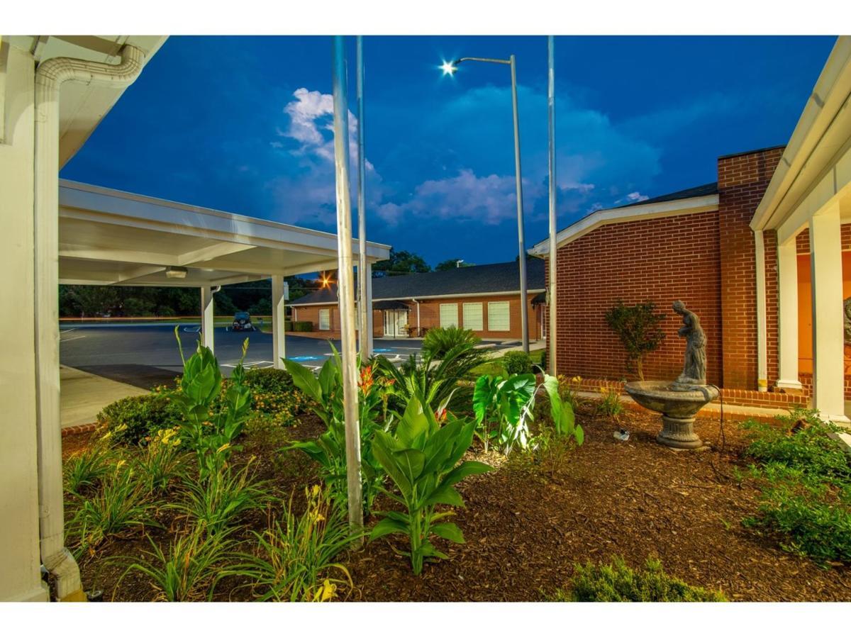 Winton Inn & Suites Barnwell Exterior foto